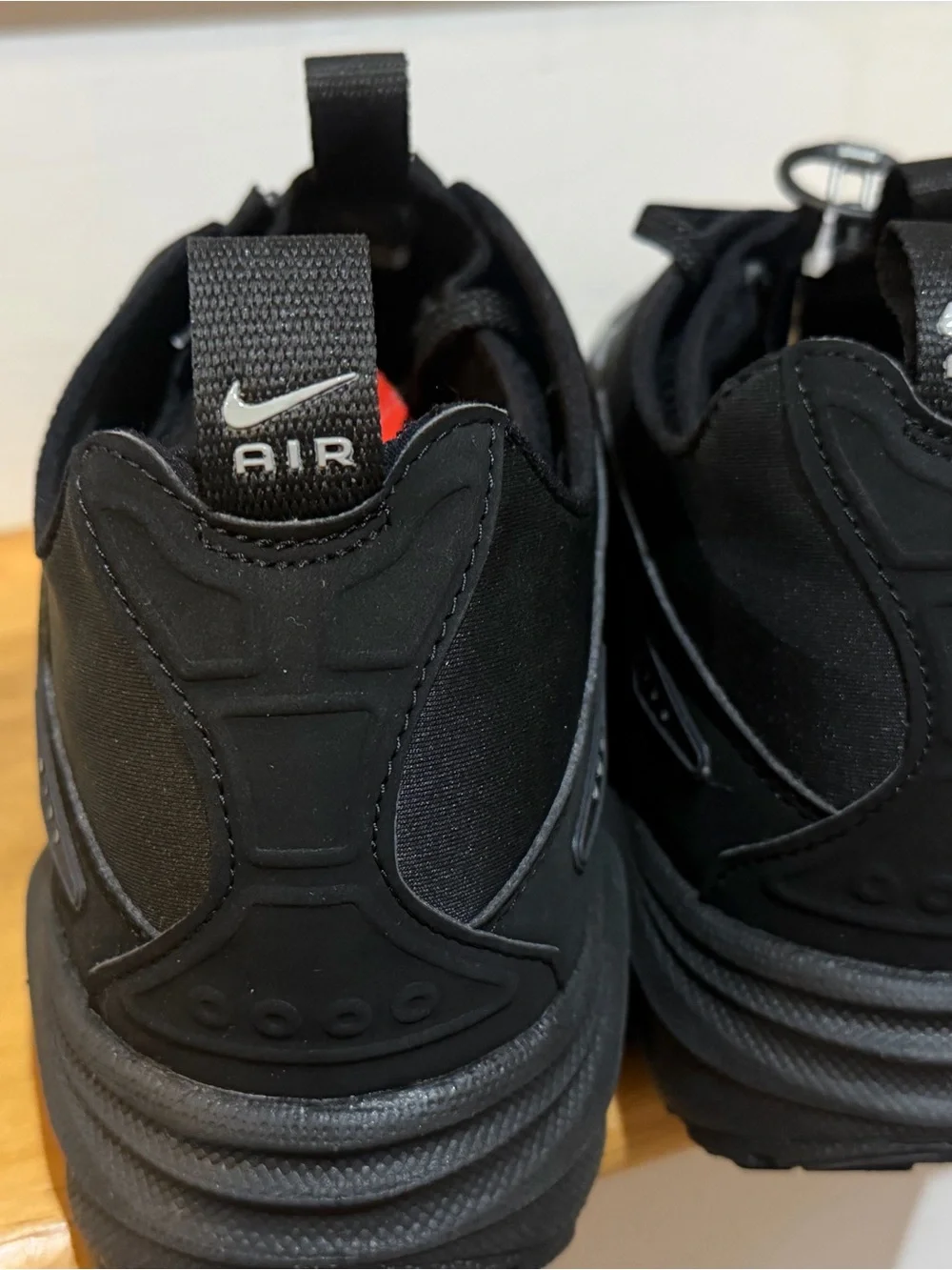 Nike Wmns Air Max SNDR GTX Gore-Tex Black Women Casual Shoes FZ4238-001 Size 10 - Picture 3 of 5
